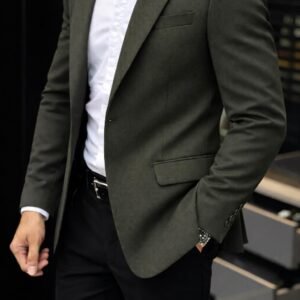 Xhaketë Klasike në Ngjyrë Jeshile Olive – Stil i Pastër & Modern