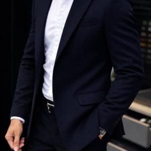 Xhaketë Klasike në Ngjyrë Navy – Elegancë e Përjetshme