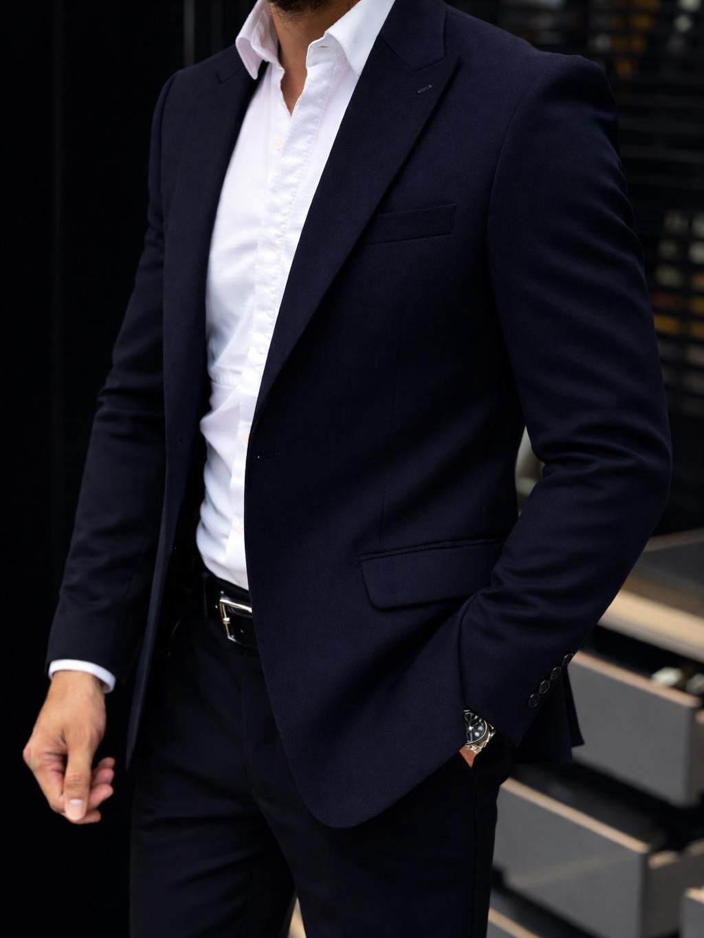 Xhaketë Klasike në Ngjyrë Navy – Elegancë e Përjetshme