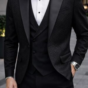 Kostum Smoking i Zi me Detaje Luksoze – Elegancë Klasike