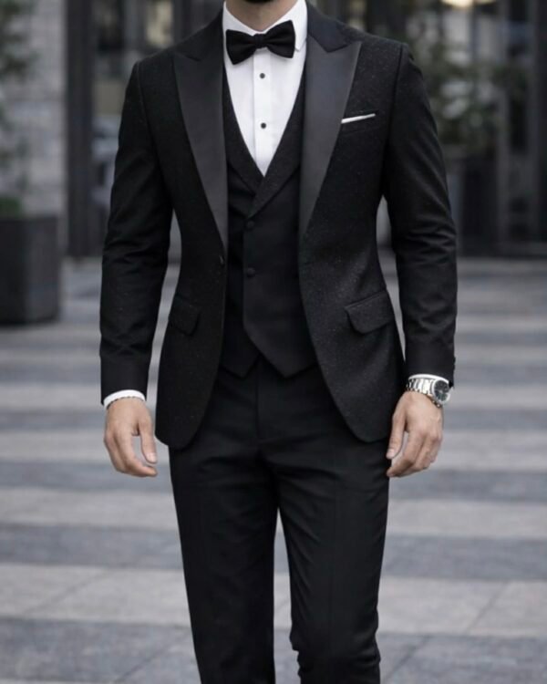 Kostum Smoking i Zi me Detaje Luksoze – Elegancë Klasike