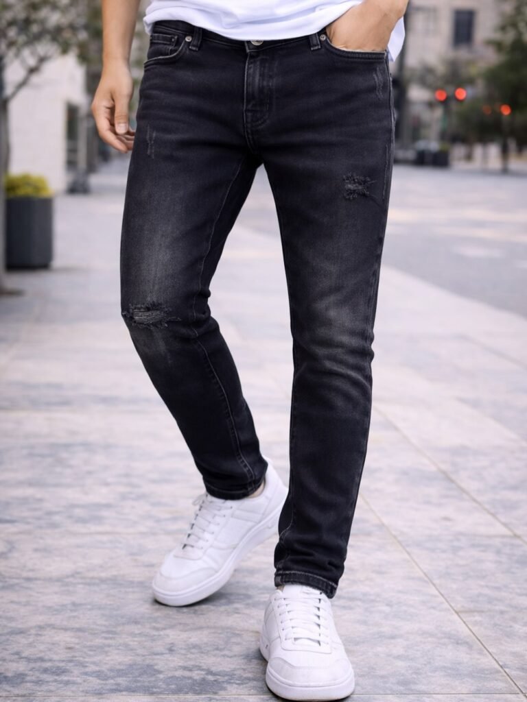Xhinse për Meshkuj – Slim Fit të Zeza me Efekt të Grisur