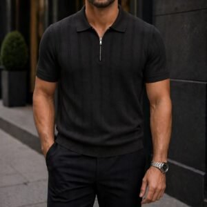 Polo Premium me Zinxhir dhe Teksturë Vertikale – Elegancë Moderne për Meshkuj