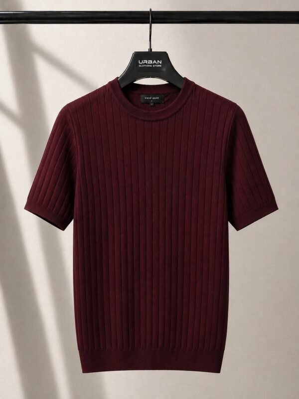 Maicë e thurur me vija për meshkuj – stil modern dhe veror