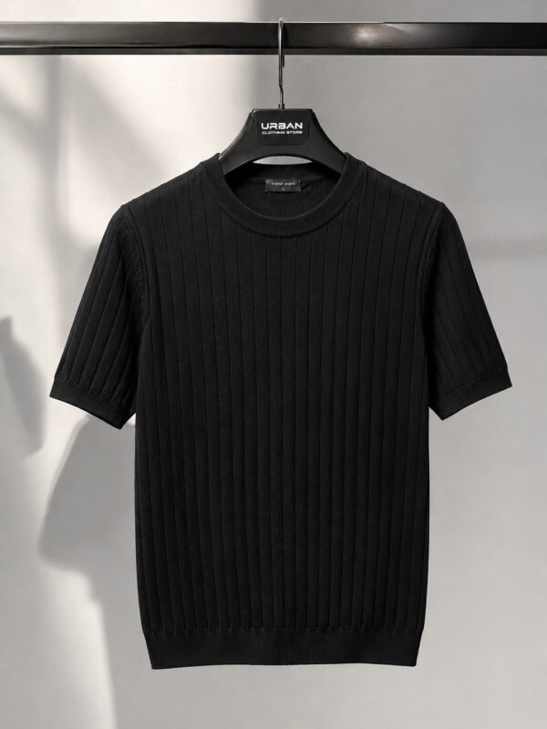 Maicë e thurur me vija për meshkuj – stil modern dhe veror