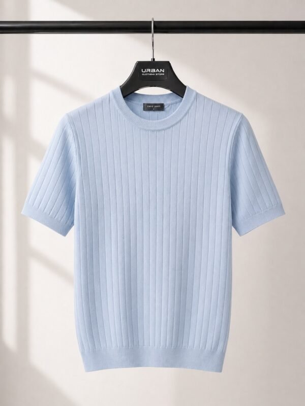 Maicë e thurur me vija për meshkuj – stil modern dhe veror