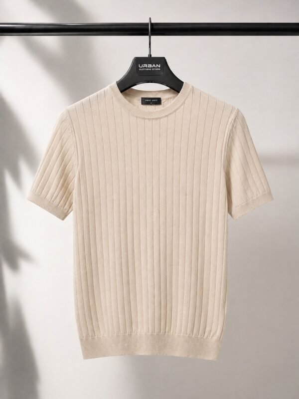 Maicë e thurur me vija për meshkuj – stil modern dhe veror