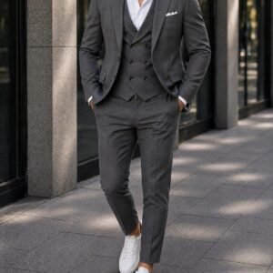 Kostum Premium 3-Pjesësh Dark Grey – Modern Italian Elegance